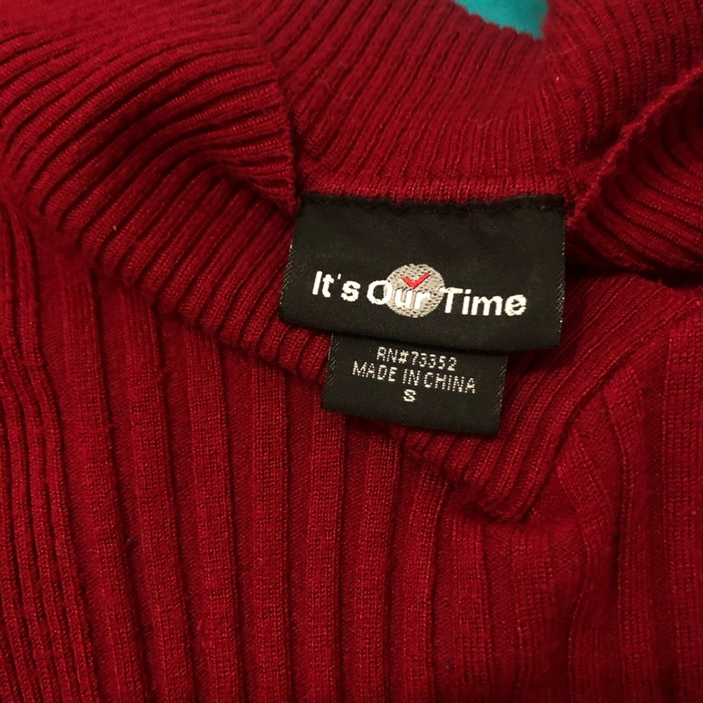 Red shirt - Picture 3 of 3